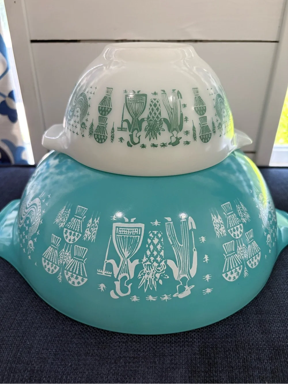 Vintage Pyrex Amish Turquoise and White Mixing Bowl Set - White Pattern